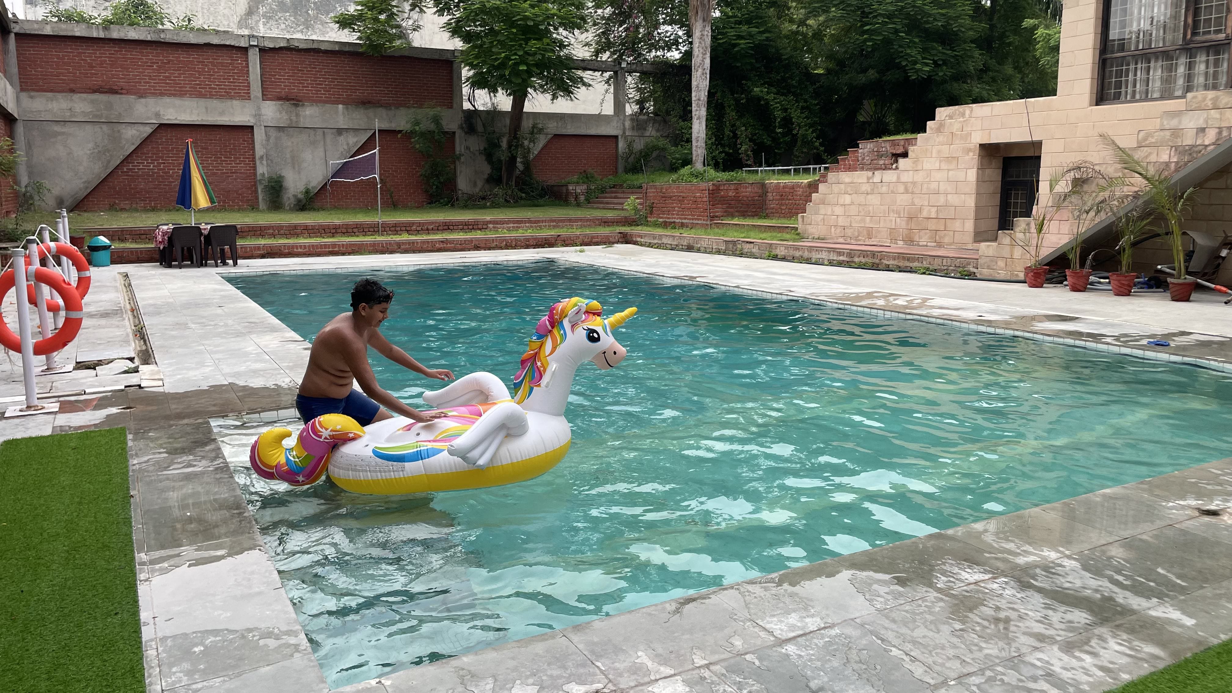 Family Mornings at the Pool — photo 1