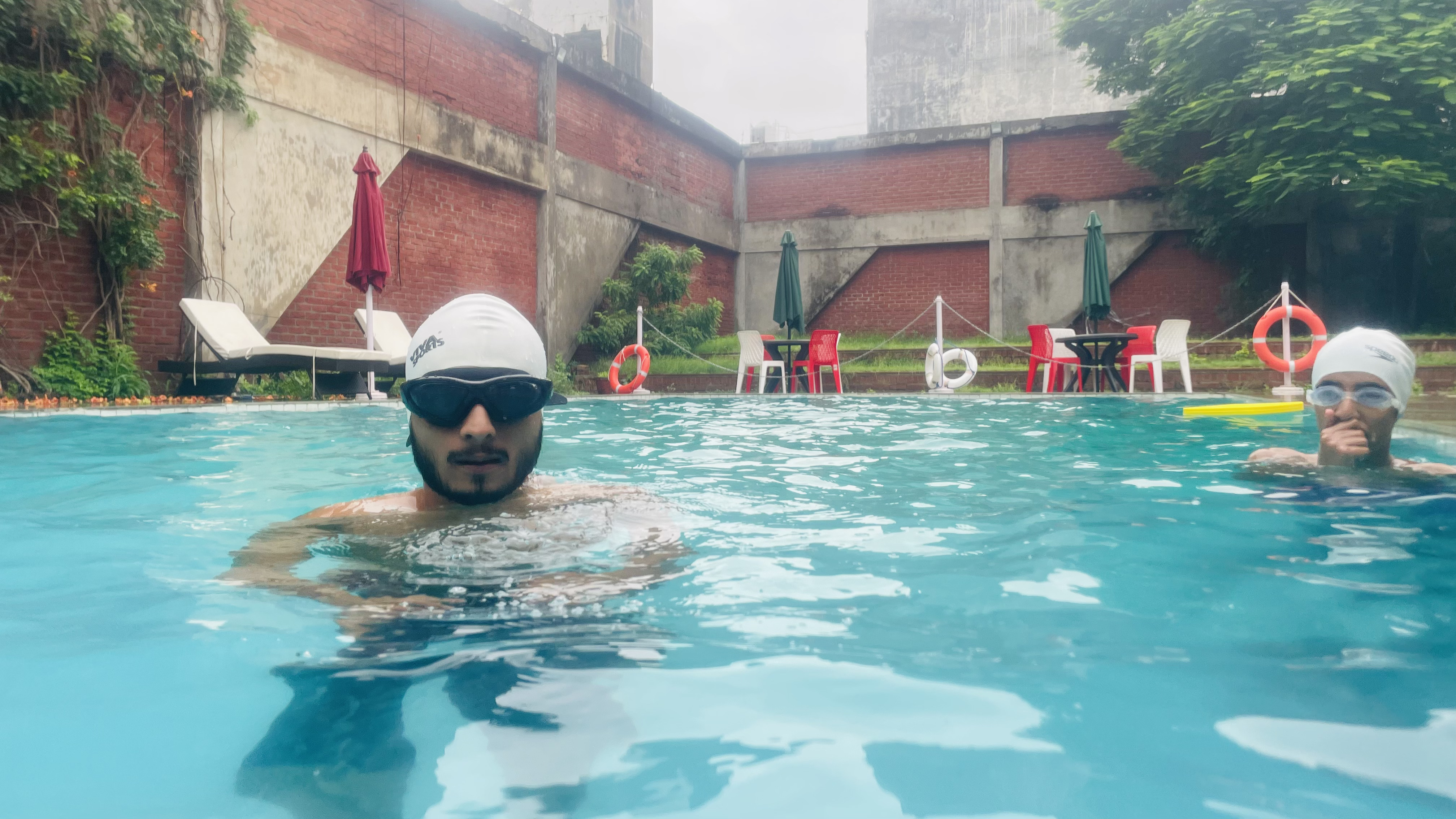 Tri-Color Pool Party — photo 3