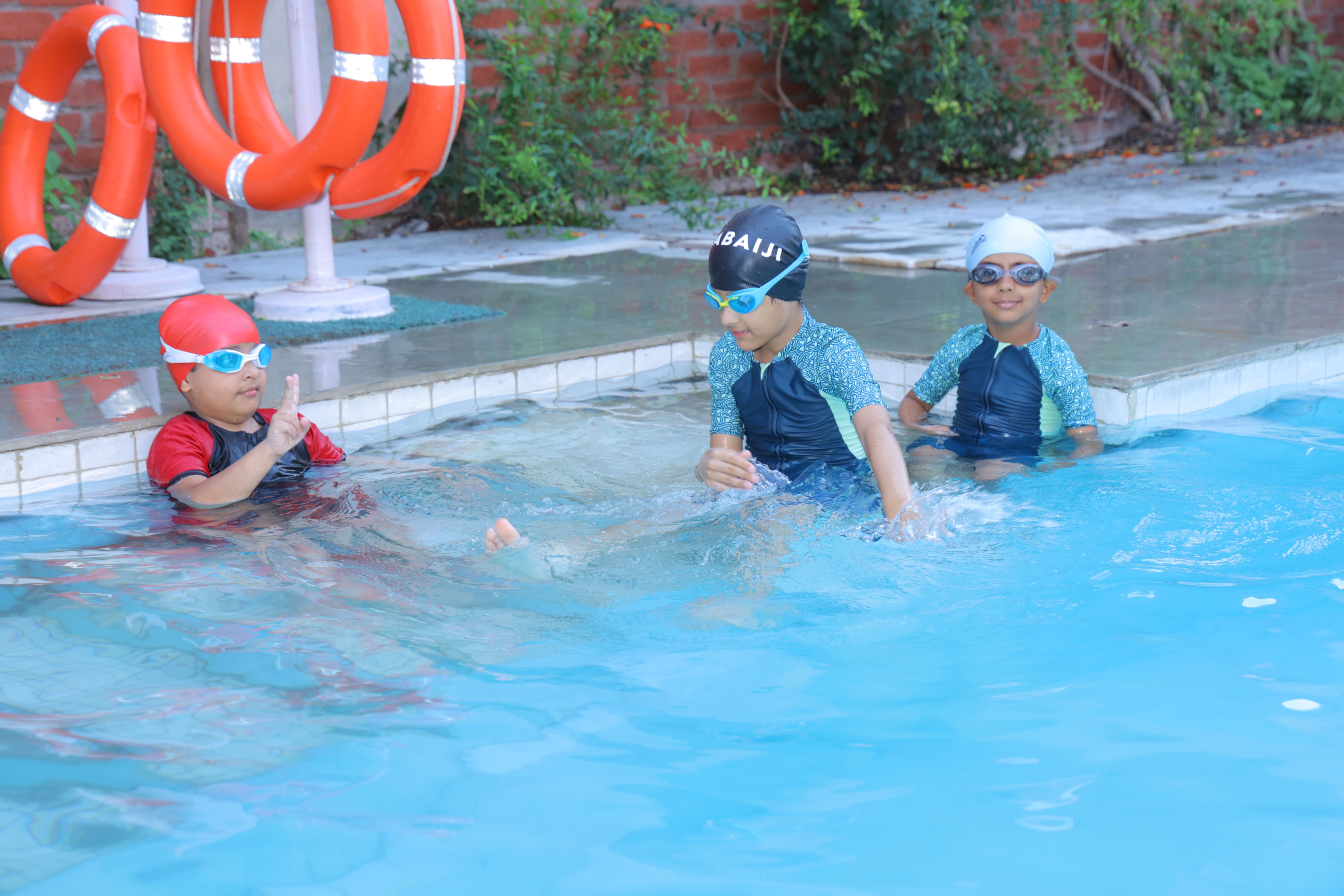 Mom & Me Swim Day — moment 1