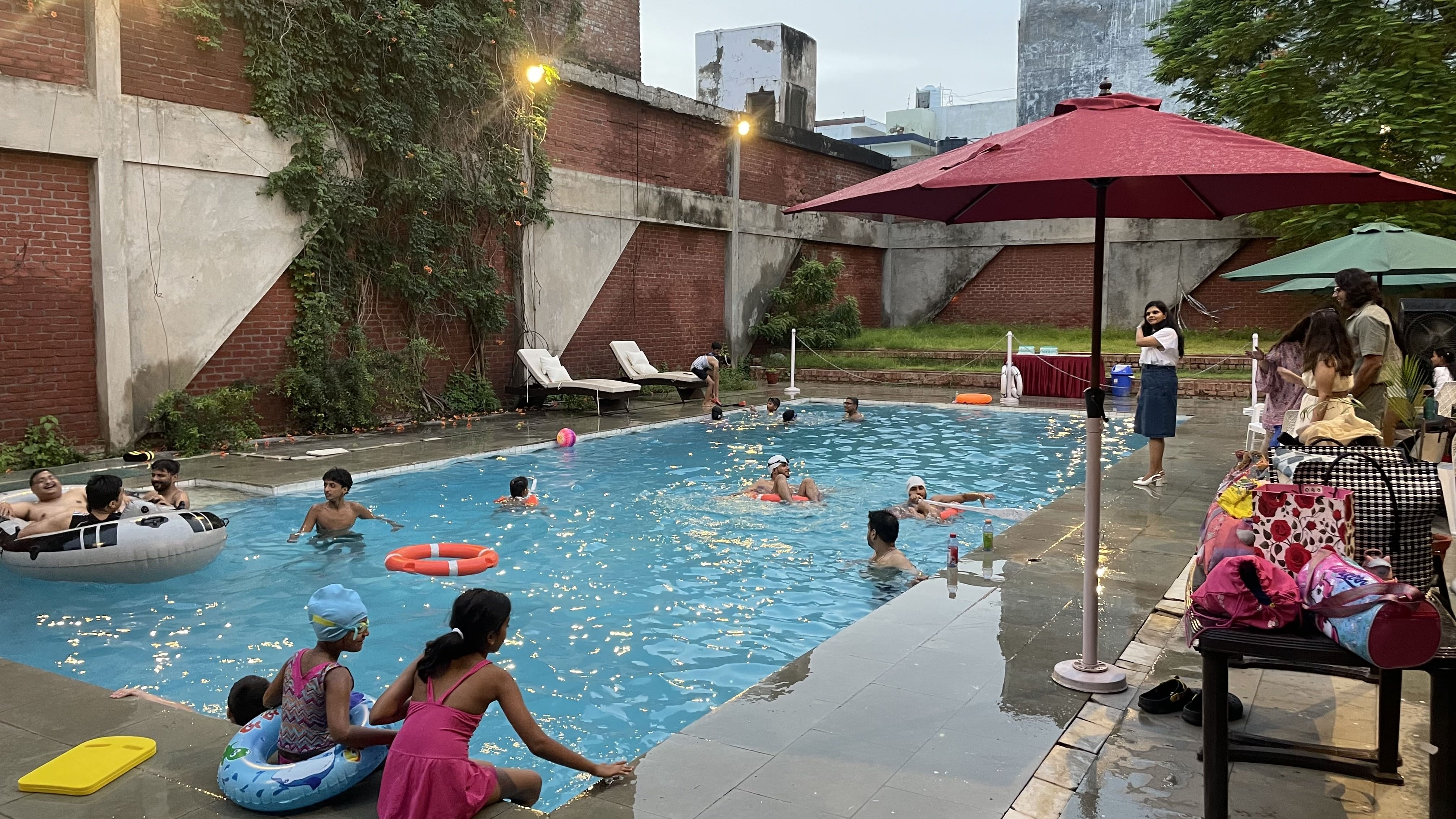 Pool Party Splash — photo 5