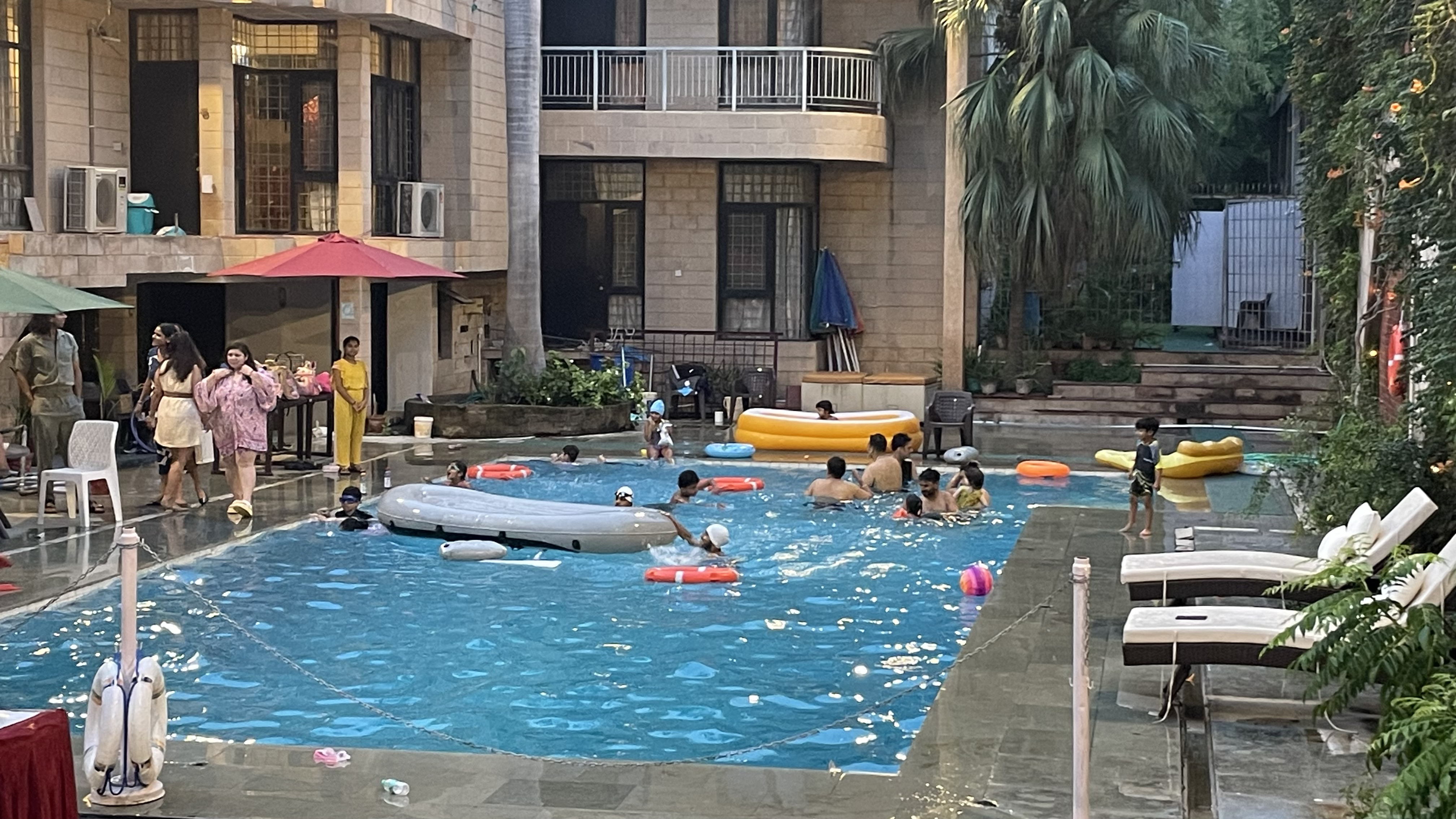 Pool Party Splash — photo 1