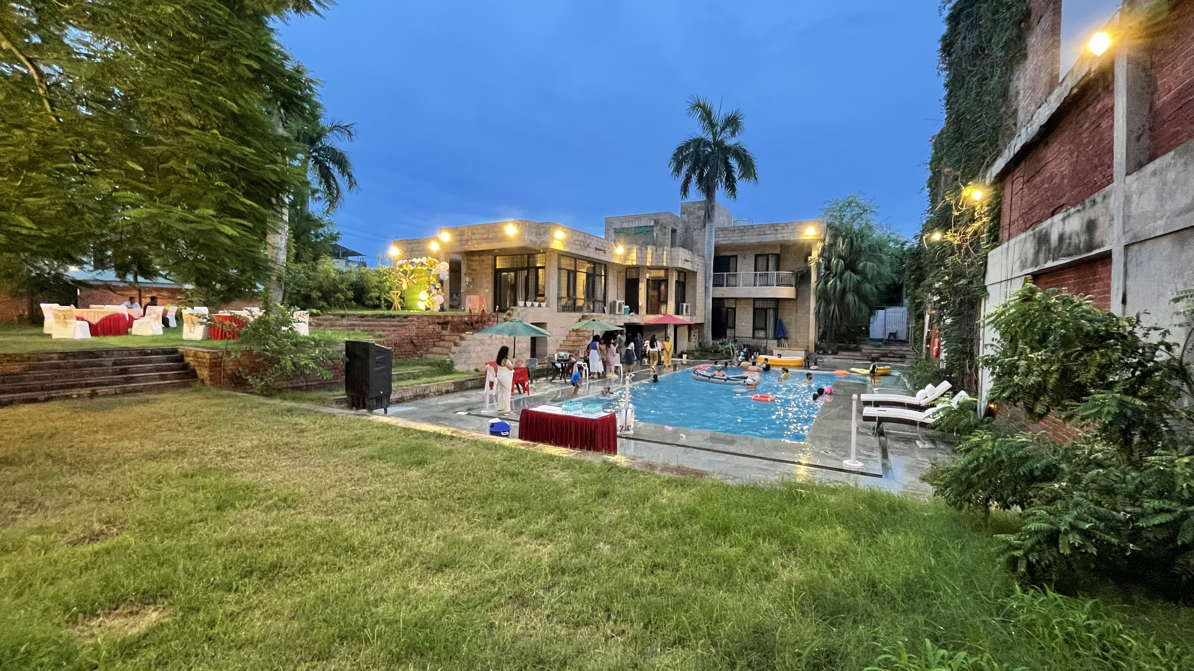 Pool Party Splash — photo 2